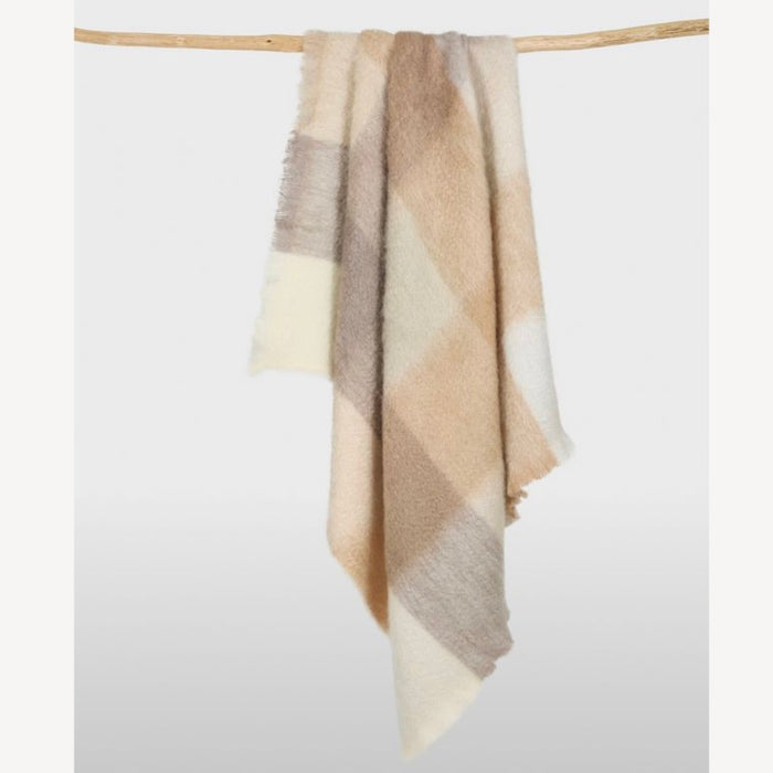 MANTA ESCARAY QUADROS No 4015: 52" x 79"