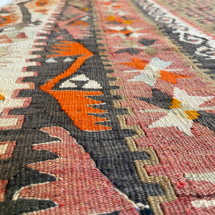 VINTAGE CORUM KILIM No 15  -  5' 4"X 7'1"