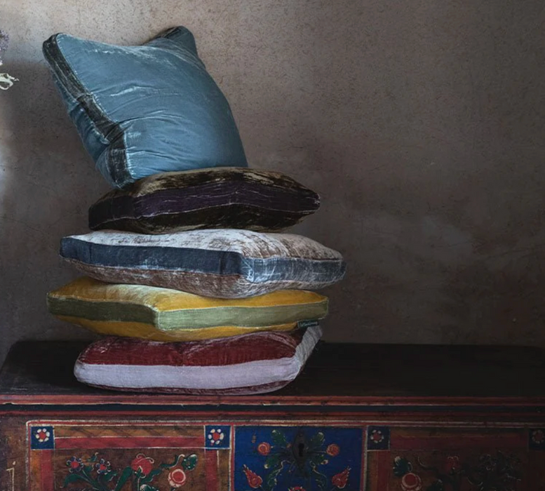 LE MONDE SAUVAGE - JAMES - SILK VELVET PILLOW - OWAKA 20" X 20"